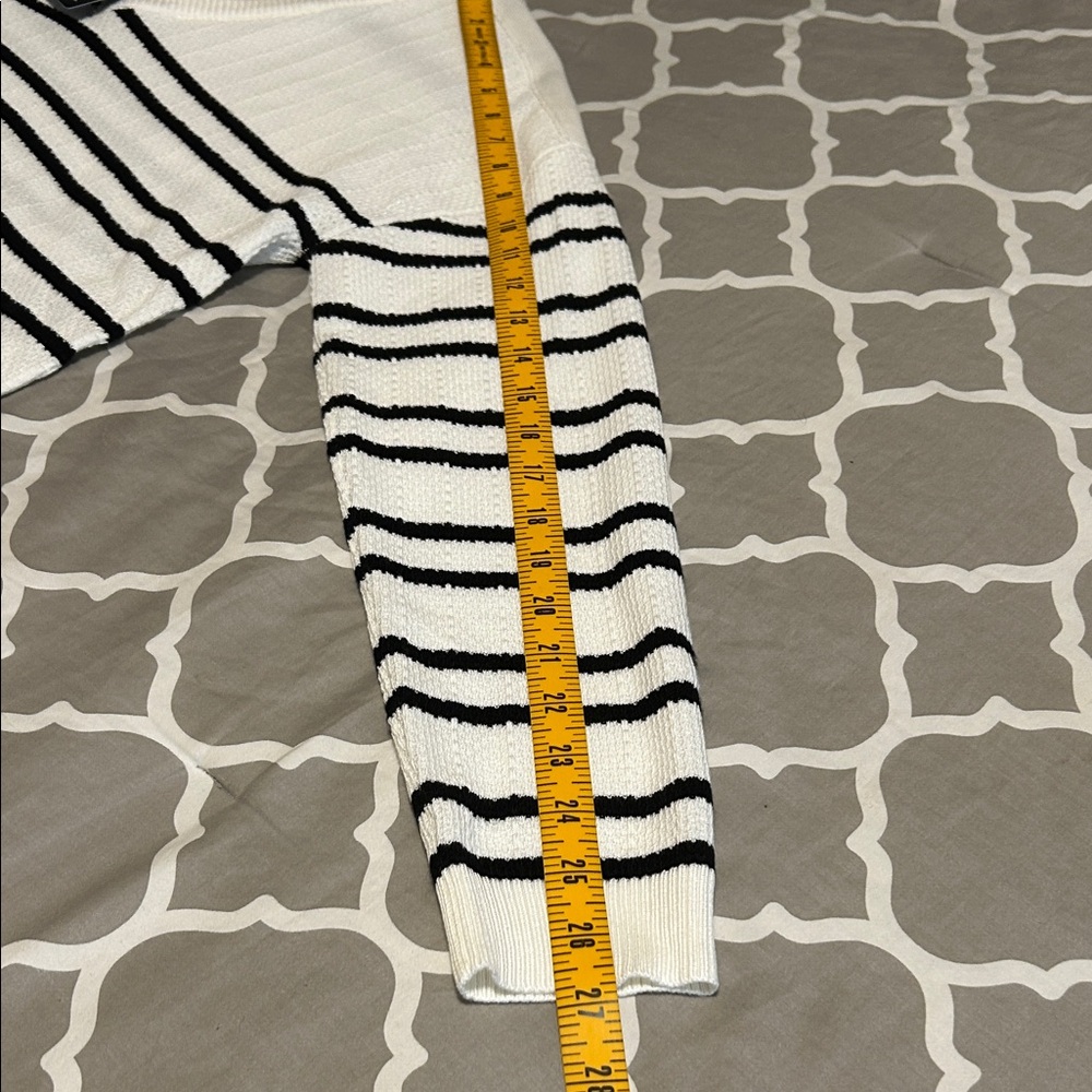 Adrianna Papell Off White Textured V-Neck Sweater - Picture 10 of 12